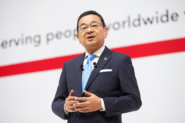 自動車メーカーにおいてはエンジニア出身の社長が珍しくない。ホンダの八郷隆弘社長も、車体設計を中心に技術畑を歩んできた人物だ。