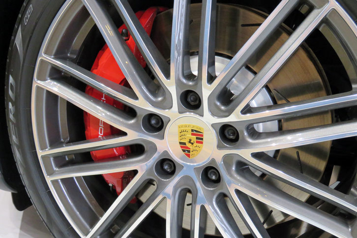 ポルシェ・パナメーラ ターボ（ホイールとタイヤ）