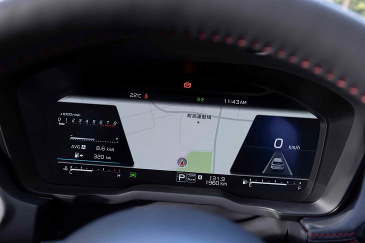 12.3インチのフル液晶メーターには、円形メーターのほかに、カーナビのマップ（写真）やアイサイトの作動状況を大きく映し出すことができる。