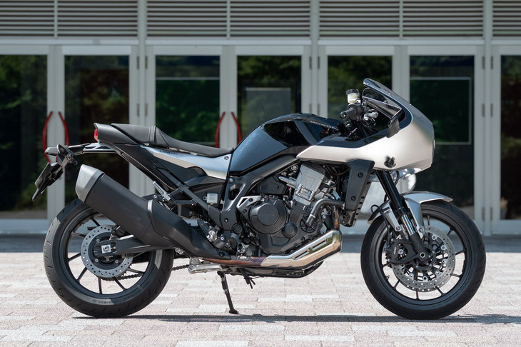 往年のカフェレーサーを思わせる意匠の「ホーク11」だが、主要コンポーネントは大型アドベンチャーの「CRF1100Lアフリカツイン」やスポーツツアラー「NT1100」と共有している。