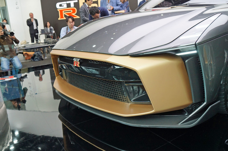 ボディー全体に施されたゴールドのアクセントパーツがスペシャル感を高めている。