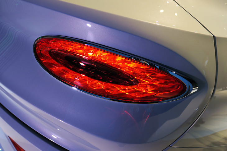 ベントレー・ベンテイガ ハイブリッド（リアコンビランプ）