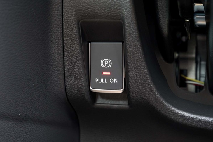 日産サクラ（パーキングブレーキスイッチ）