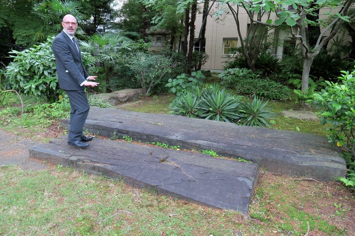 こちらには、松方公爵邸だったころには洋風の茶室があったという。伊予松山藩の中屋敷は、明治時代には総理大臣にもなった政治家、松方正義の住居となり、1932年に駐日イタリア大使館となった。