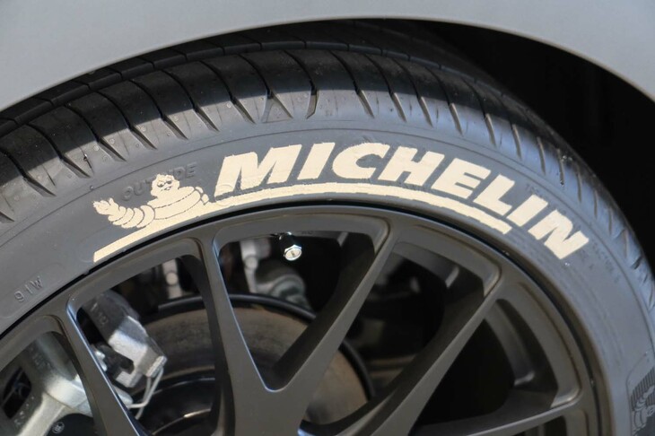 ミツオカM55コンセプト（タイヤのホワイトレター）
