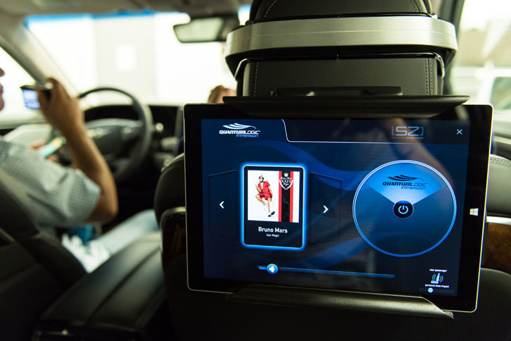 インディビジュアル・サウンド・ゾーン（ISZ）は“音のパーティション”によって席間を区切る技術。