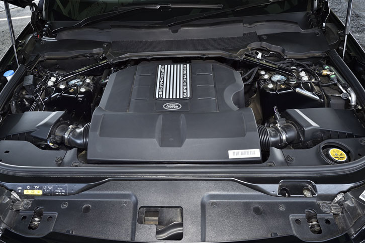 340psと450Nmを生み出す3リッターV6スーパーチャージド・ガソリンユニット。