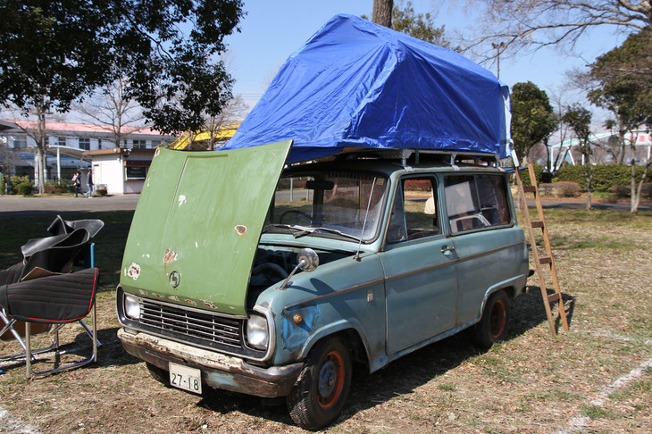 年季が入りすぎた「マツダB360ライトバン」。1965年にマイナーチェンジして角形ヘッドライトを備えた、「ポーター」の前身となるモデル。