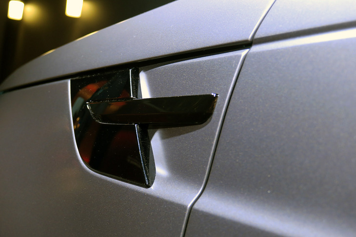 ランドローバー・レンジローバー スポーツ（フェンダーパネル装飾）