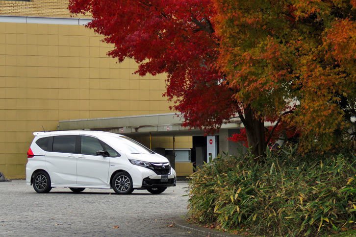 ホンダ・フリード モデューロX Honda SENSING（6人乗り）