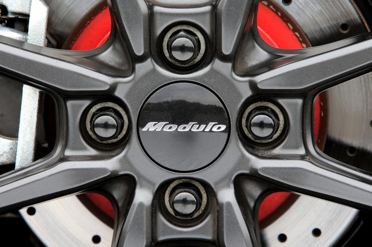 ホンダの純正カスタマイズブランドである「Modulo（モデューロ）」。ブランド名は、スタイルを意味するポルトガル語に由来する。