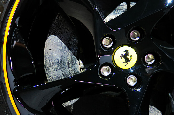 フェラーリSF90 XXストラダーレ（フロントブレーキディスク）