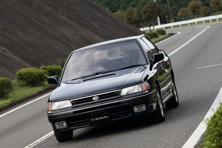 走らせてみると、スラロームでの身のこなしなどに不満はなかったが、操舵フィールにやや希薄さを覚えた。ただ、装着タイヤがかなり古いものだったので、その点は差し引かなければいけないかもしれない。