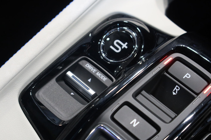 ホンダ・プレリュード（走行モードセレクターとシフトセレクター）