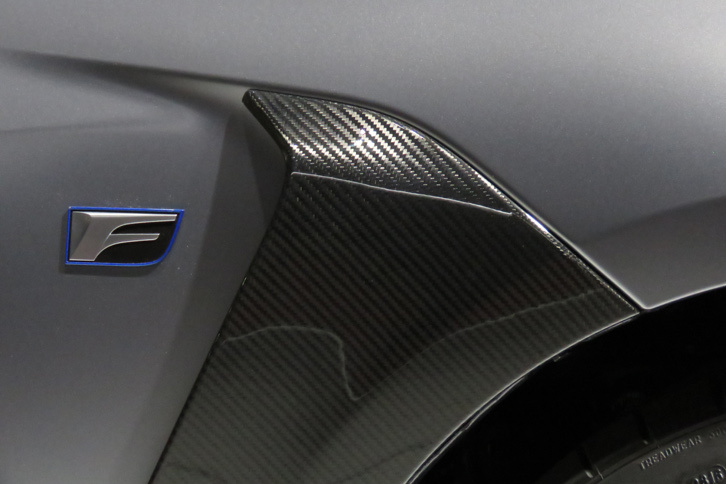 “F”シリーズの誕生10周年を祝う「レクサスRC F」の特別仕様車（エクステリア）。