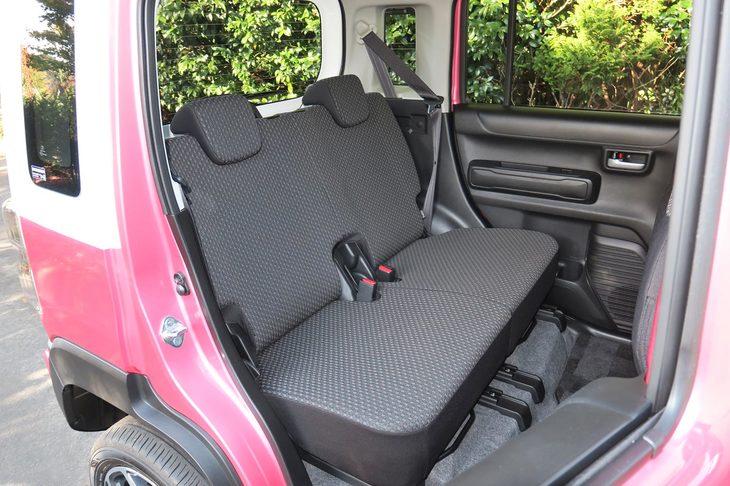 スズキ・ハスラー ハイブリッドXターボ（4WD）（リアシート）