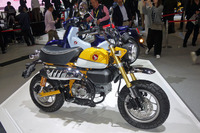 2017年夏に生産終了した「モンキー」（50cc）の後継と目されるコンセプトモデル「モンキー125」。