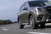 天然成分（パインレジン）をベースにしたオールシーズンタイヤ専用コンパウンドを採用。ドライ＆ウエットの制動力、ハンドリングなどの主要な項目ですべて従来品を上回る性能を獲得している。