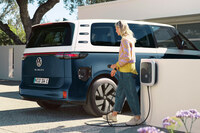 清水「でも、フォルクスワーゲンにしても、日本でそんなに売れるとは思っていないでしょ？」　
	ほった「デカいし高いし、なによりBEVですからねぇ」