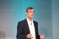 「水素エネルギーを語るシンポジウム／カーボンニュートラリティのキーテクノロジー～水素の利活用推進～」に登壇した、BMWグループ水素燃料電池テクノロジープロジェクト本部長のユルゲン・グルドナー氏。