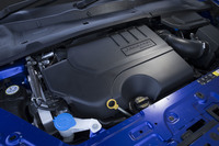 日本仕様の「ジャガーEペース」には、ガソリンエンジン（写真）搭載車のほか、ディーゼル車もラインナップされる。