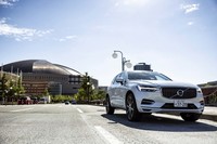 今回試乗した「ボルボXC60」のプラグインハイブリッド車は、同シリーズの最上級モデル。およそ1000万円のプライスタグを付けるプレミアムSUVである。