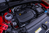 「35 TFSIアドバンスト」には最高出力150PS、最大トルク250N・mを発生する1.5リッター直4ターボエンジンが搭載される。ガソリンエンジン車はFWDのみの設定。