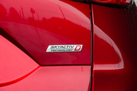 今回試乗したのは、2.2リッターディーゼルエンジン搭載モデルの中間グレード「XDプロアクティブ」のFF車である。