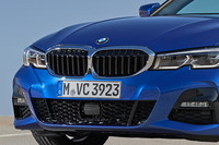 新型「3シリーズ」のフロントグリル。