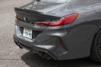 トランクスポイラーとリアディフューザーもカーボン仕立て。こちらも「Mカーボンエクステリアパッケージ」に含まれる。