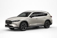 3列シートレイアウトを採用するSUVとして2017年9月に登場した「CX-8」。ボディーサイズは全長×全幅×全高＝4900×1840×1730mmで、全幅は「CX-5」と同じだが、全長が355mm長くなっている。