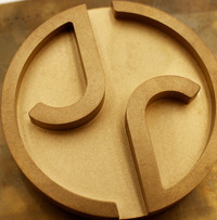 「モノグラム」（写真）は、華やかさを加味する仕上げのタッチとして使用していくという。