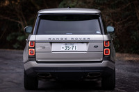 「レンジローバー」は、2018年４月に前後ランプを含む内外装デザイン変更や、仕様・装備のアップデートといった改良が行われた。