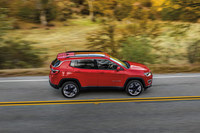 コンパクトSUV「ジープ・コンパス」の装備が充実の画像