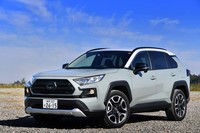 現在、北米で最も売れているトヨタ車である「RAV4」。日本では先代の導入が見送られていたが、フルモデルチェンジを機に復活を果たした。