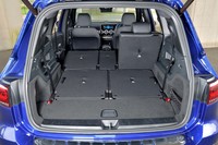 2列目と3列目のシートを倒し、荷室を拡大した状態。積載容量は最大で1680リッターとなる。