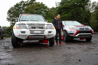 思い入れのある2台のラリーカーを前に、当時の思い出や三菱がラリーに挑戦する意義について語る増岡氏。