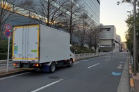 日立物流の新システムは、輸送トラックを運転するドライバーのコンディションをAIが見守ることで、安全運転をサポートする。ドライバー本人はもちろん、交通社会においてトラックと共存する他の運転者や歩行者の安全につながる取り組みといえる。（※写真はイメージ）