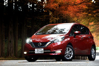 ボディーカラーは全13色。テスト車には新色の「ガーネットレッド」が採用されていた。