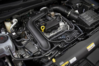 パワーユニットは最高出力95PSの1リッター直3ターボエンジンに一本化。高コストな可変ジオメトリーターボを使っている。