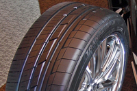 「トランパスLuII」のトレッド面。パターンブロックの、サイズの組み合わせを工夫することで音を分散。パターンノイズを低減した。