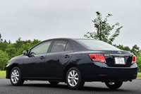 ボディーカラーは「プレミオ」「アリオン」ともに、新色の「ブラッキッシュアゲハガラスフレーク」（写真）を含む全8色がラインナップされる。