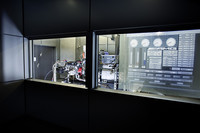 組み合わされるトランスミッション「AMGスピードシフトMCT-7」。アイドリングスタート／ストップ機構、3つの走行プログラムなどを備える。