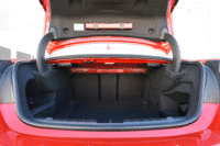 荷室の容量は445リッター。後席を倒すことで容量はさらに拡大される。（写真をクリックすると荷室アレンジが見られます）