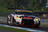 GT300クラスのNo.3 B-MAX NDDP GT-R（星野一樹／ヤン・マーデンボロー）。一時はトップの座をキープしたが……。