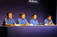 重苦しい表情のSTI&スバル首脳陣。（写真右から）桂田勝STI社長、菅谷重雄SWRTマニュファクチャラー代表、森宏志スバル商品企画本部プロジェクトジェネラルマネージャー、東稔也SWRTマニュファクチャラーマーケティング代表。