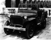 「ウィリス・ジープ」
アメリカ陸軍の軍用車として1941年に誕生した四輪駆動車。現在ではジープはクライスラーのブランドとなり、高級SUVモデルもある。
