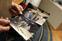 こちらは初代「レガシィ」時代のもの。マージさんは、写真に写っているかつてのスバル関係者のほとんどを覚えている。