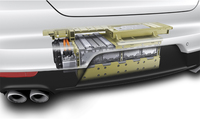 
    駆動用リチウムイオンバッテリーの電圧は384Vで電力量は9.4kWh。従来の「パナメーラS ハイブリッド」のバッテリーはニッケル水素で1.7kWhだった。モーターのみによる走行可能距離は18～36km（本国資料による）。（イラスト＝ポルシェ）
    