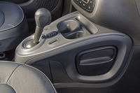 6段DCTには「ツイナミック（twinamic）」という愛称が付く。
    